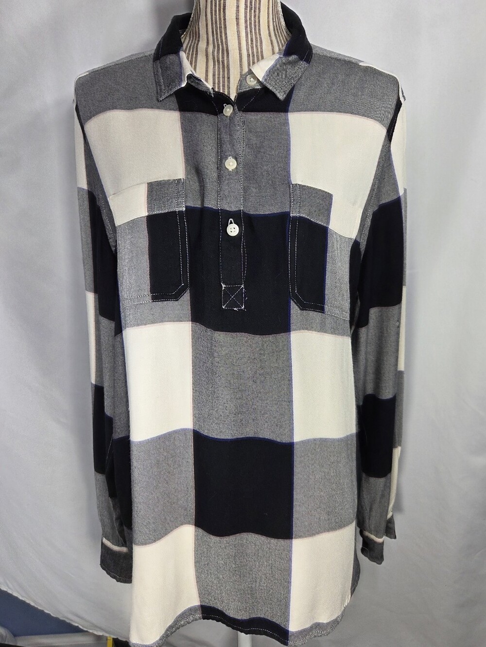 Universal Thread Black White Check Long Sleeve 1/4 Button Neck Tunic Size Large